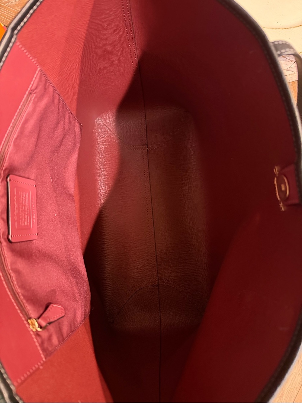 Coach City Tote - Picture 2 of 4